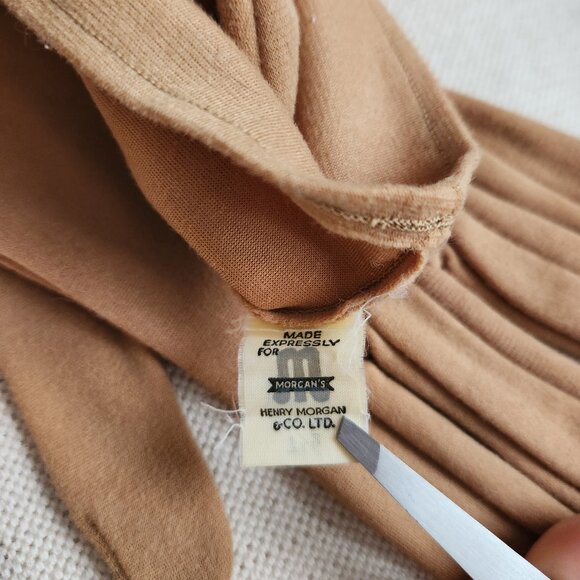Mid-Century Camel Nylon Opera Gloves in Excellent Condition - 7 1/2 - Picture 6 of 9